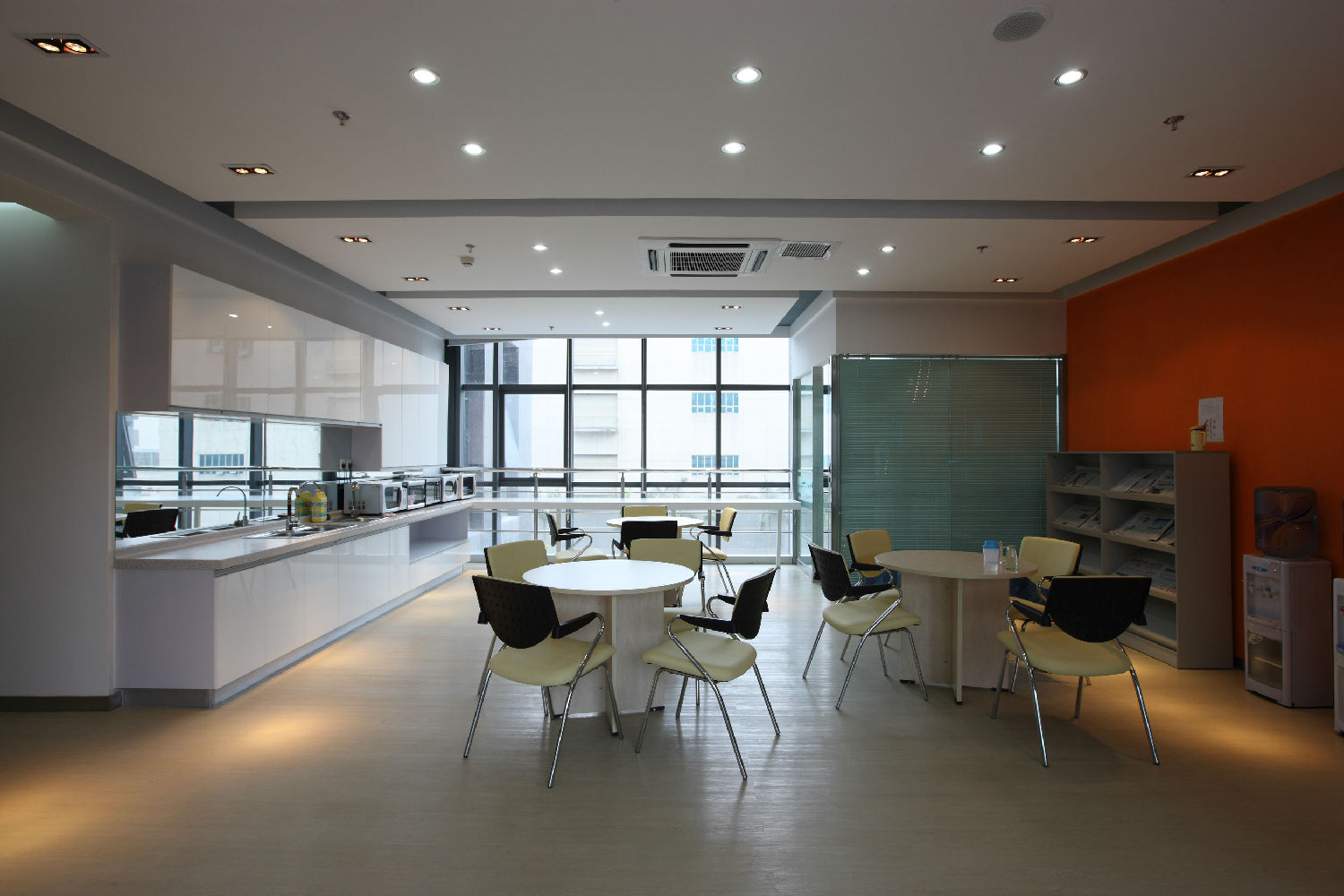 辦公室休息茶水區(qū)裝修實景