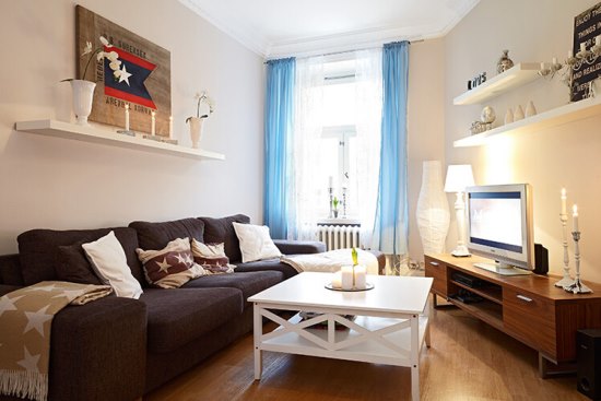 �Ϸʆ�����Ԣ С�YŮ�İ�ɫ����С�C